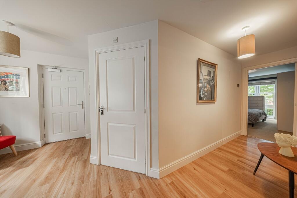 Apartment in Redhill - View 5