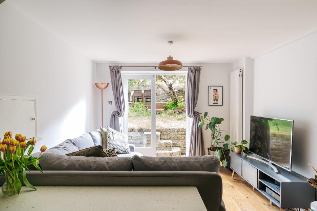 1-bed house on 40 Beatty Road, London, N16, £550,000