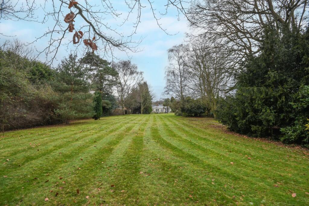 Rayleigh Road, Hutton, Brentwood, CM13 photo 4