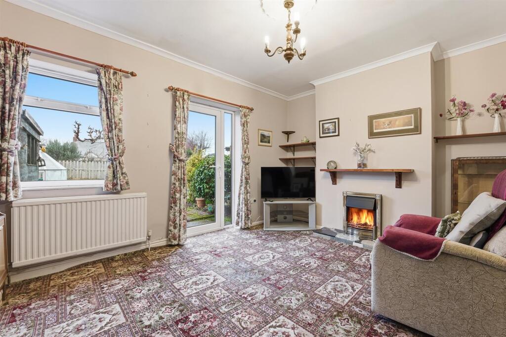 Broom Close, Newbold, Chesterfield photo 2