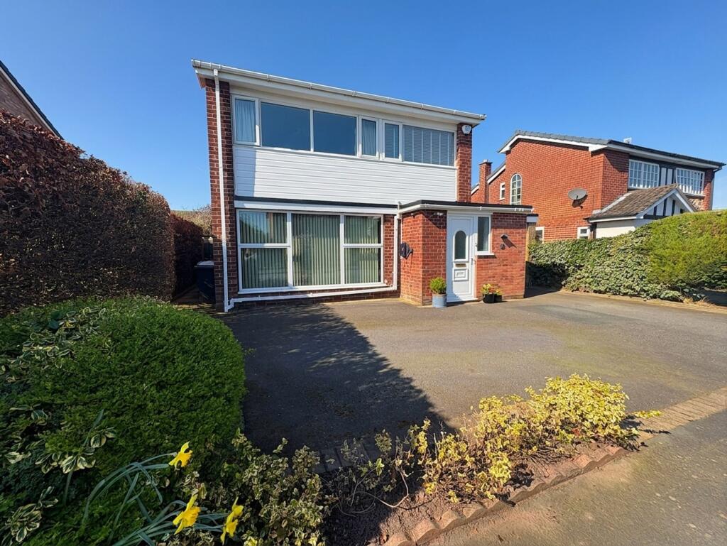 3-bed detached on St. Andrews Drive, Holmes Chapel, CW4, £385,000