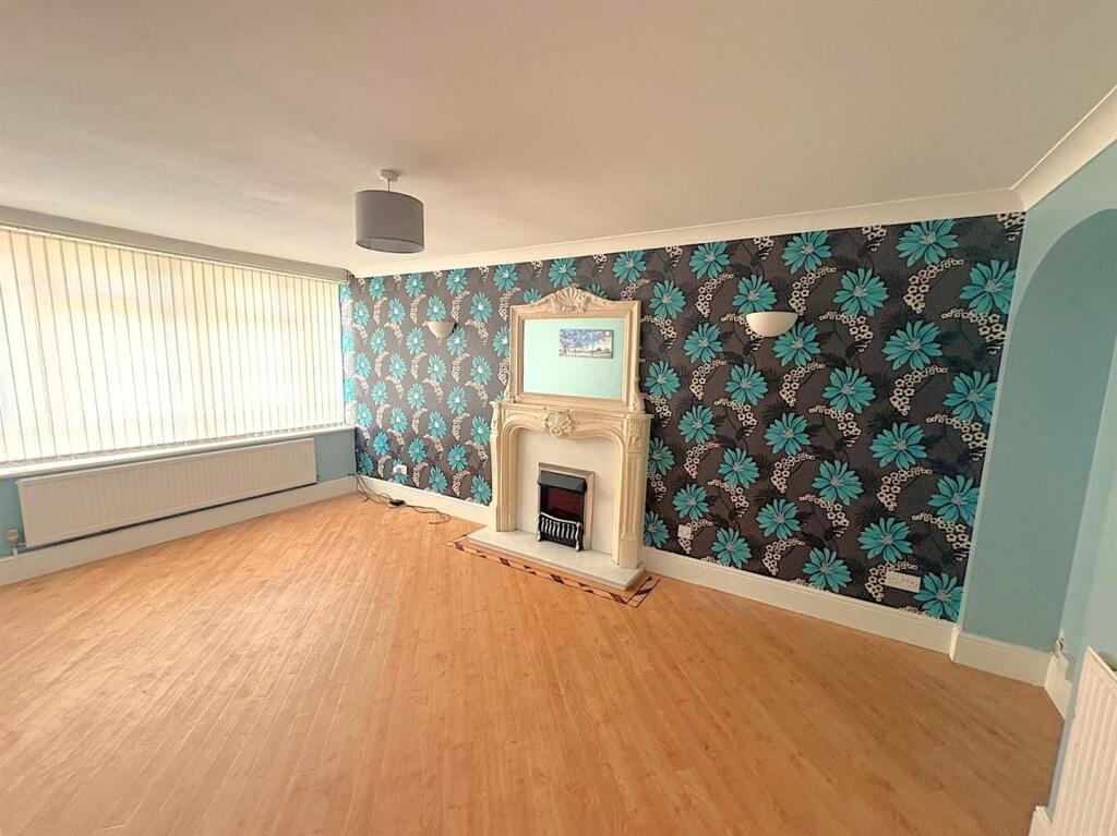 Apartment in Northampton, North Northamptonshire - View 2