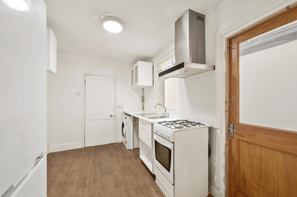 House in Croydon - View 5