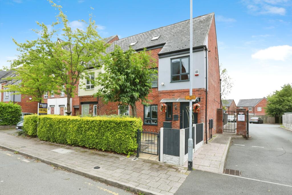 4-bed semi-detached on Ironstone Walk, Burslem, Stoke-on-trent, ST6, £210,000