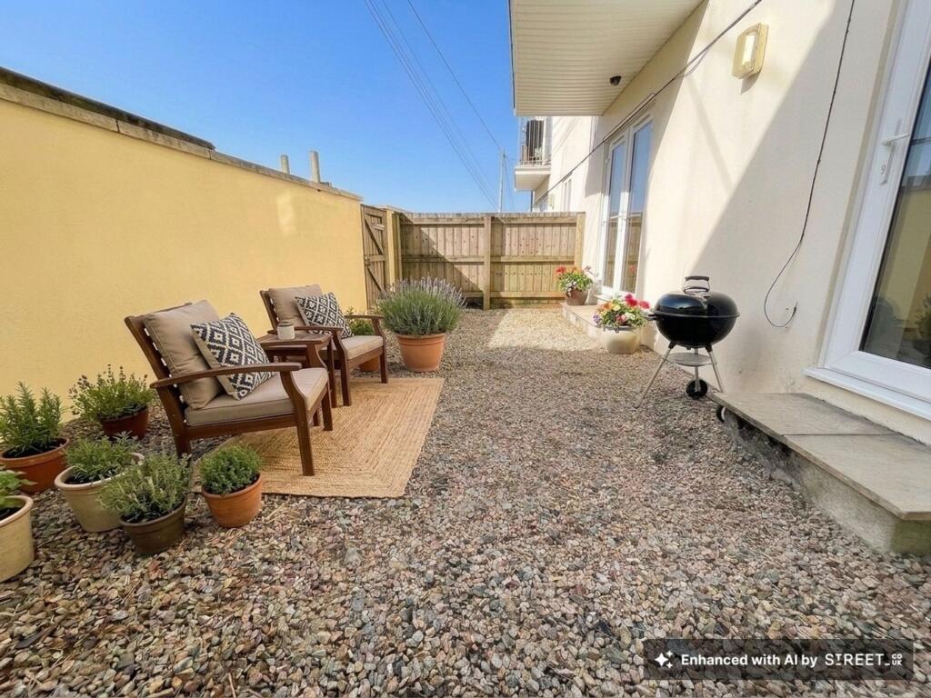 Apartment in Truro - More