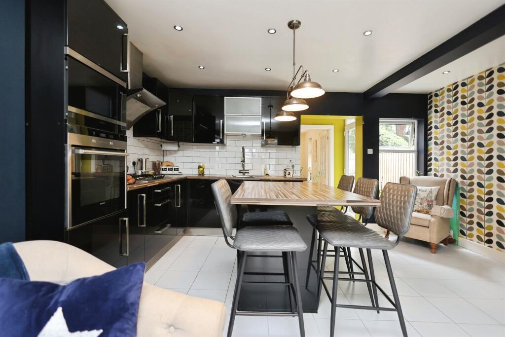 House in Birmingham, West Midlands - More