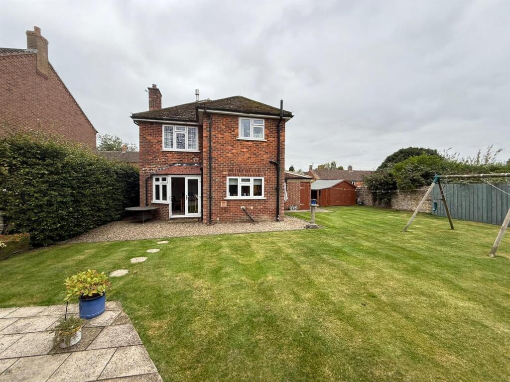 House in Darlington - More