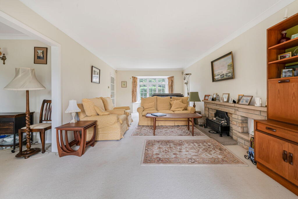 Cromwell Place, Cranleigh, GU6 7LF photo 4
