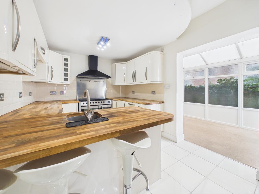 Main image of property: Etherington Road, Hull, HU6 7JP