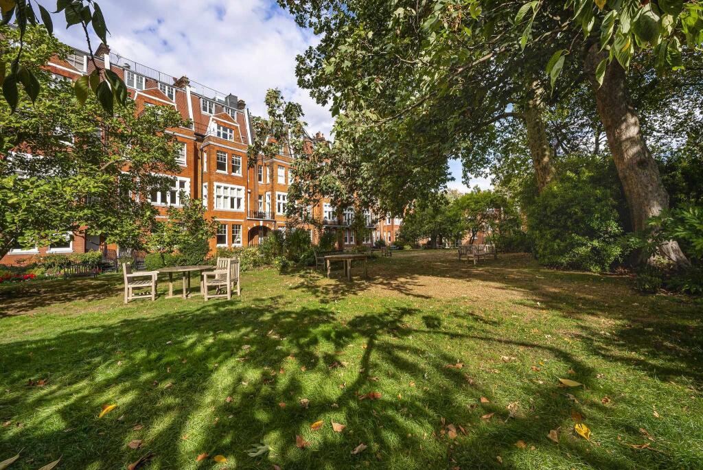 Apartment in London, Kensington - View 3