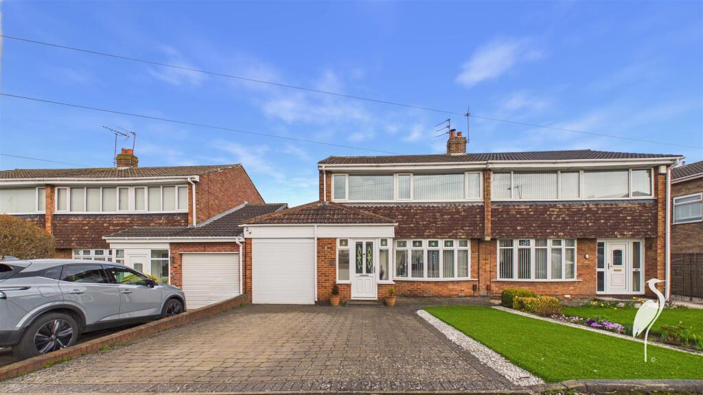 3-bed semi-detached on Brockenhurst Drive, Hastings Hill, Sunderland, £239,950