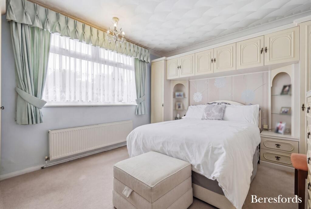 Arnolds Avenue, Hutton, CM13 - More