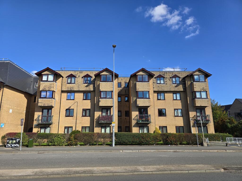 1-bed flat on Meridian Court, North Road, Gabalfa, Cardiff, £75,000