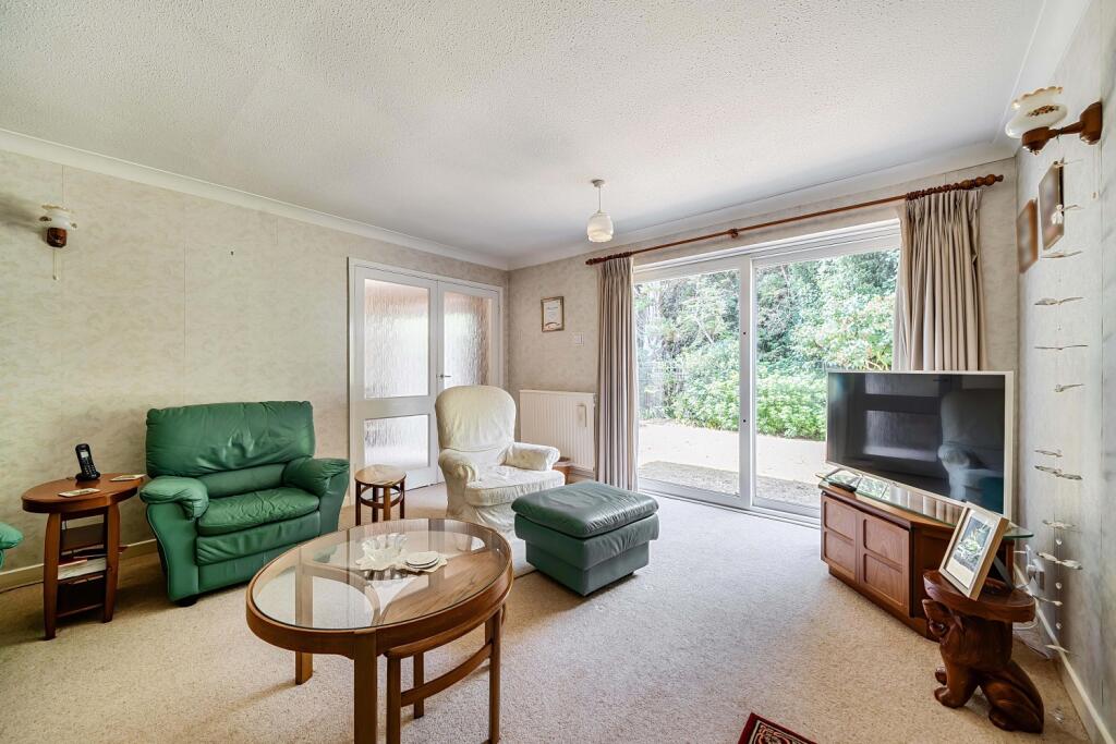 House in Kingston upon Thames - More