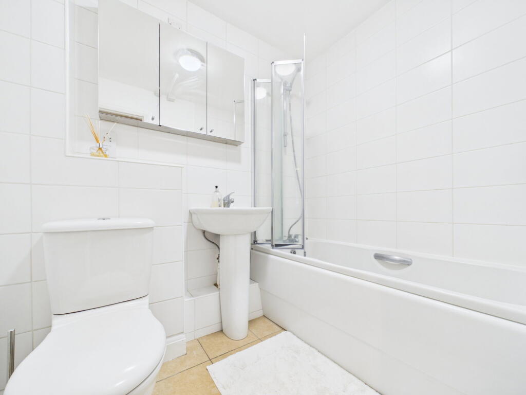 Apartment in Slough - View 5