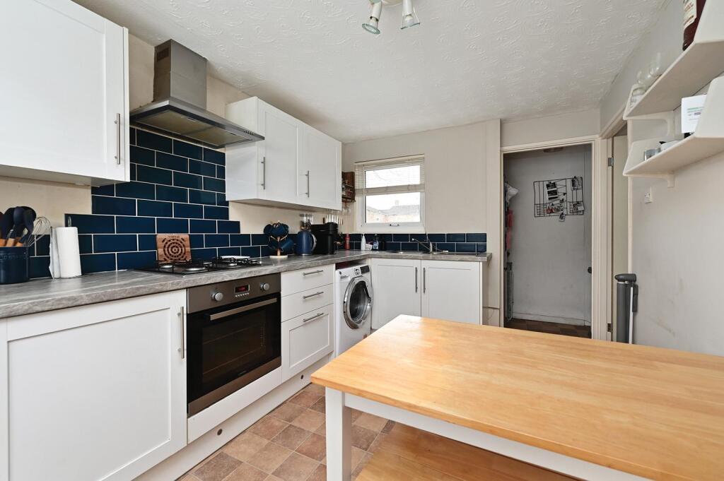 House in Basingstoke and Deane, Winklebury - View 3