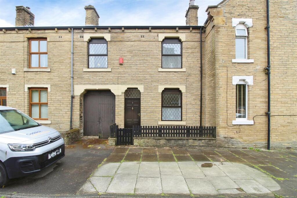 Main image of property: Park Terrace on Fountain Street, Low Moor, Bradford, BD12 0DN