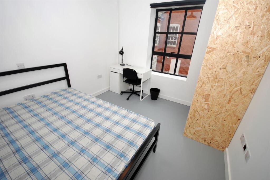 6 bedroom flat for rent