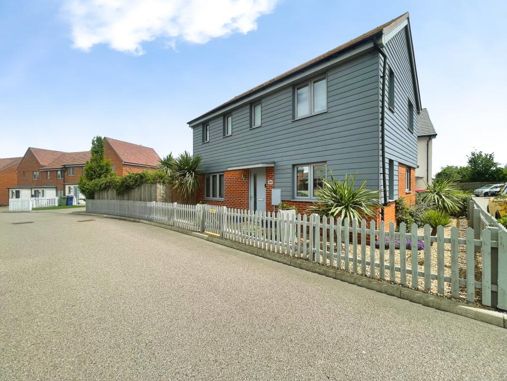 3-bed detached on Faraday Drive, Sheerness, ME12, £375,000