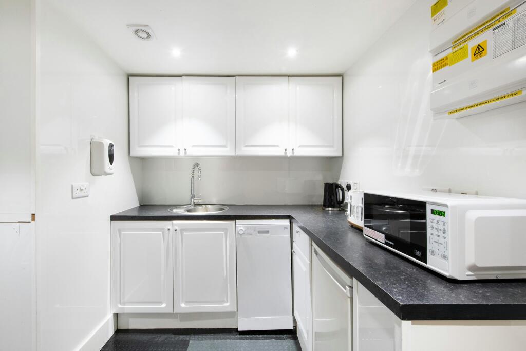 KITCHEN 1.jpg