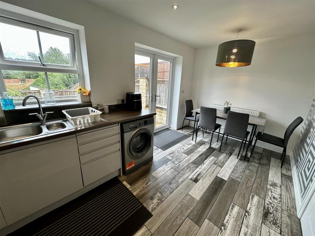 House in Kirklees, Soothill - View 4