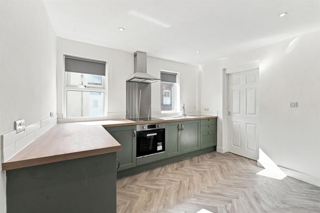 Prestbury Road, Macclesfield photo 3