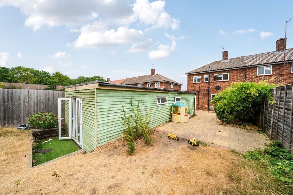 House in Woking, Sheerwater - View 4