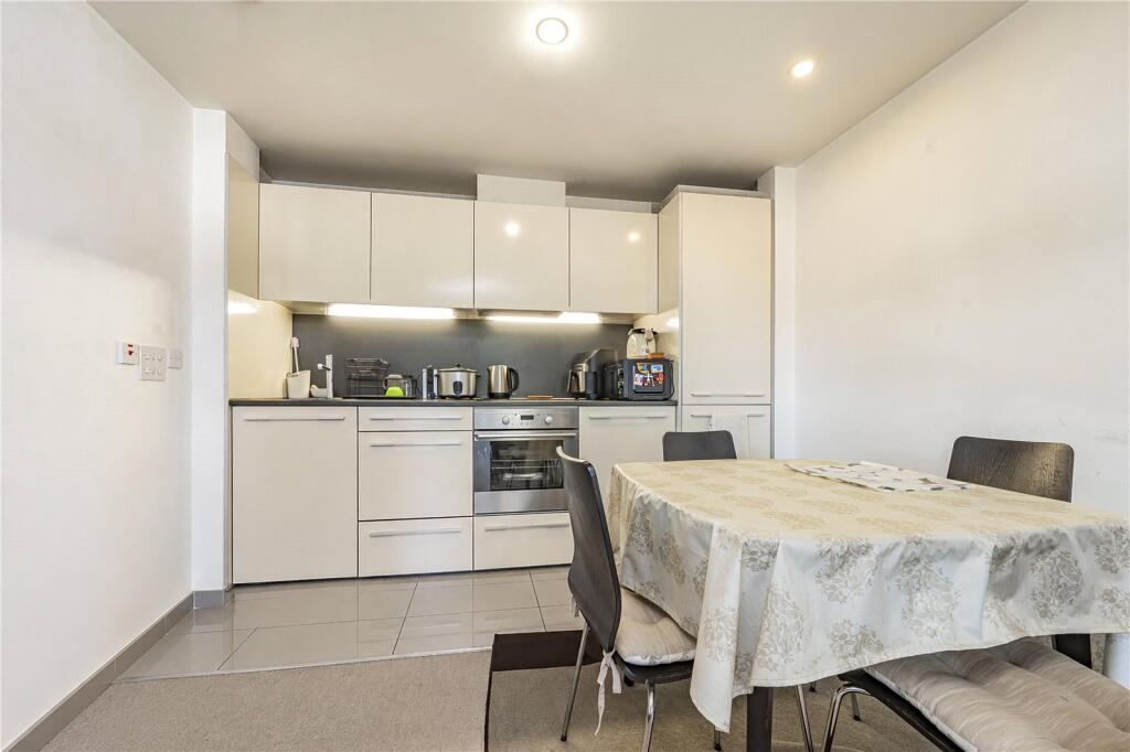 Apartment in Twickenham - View 5