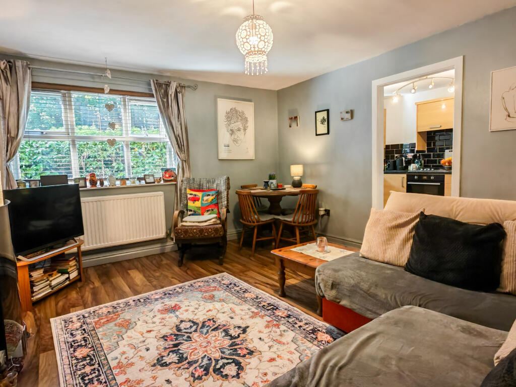 Apartment in Tameside, Greater Manchester - View 3
