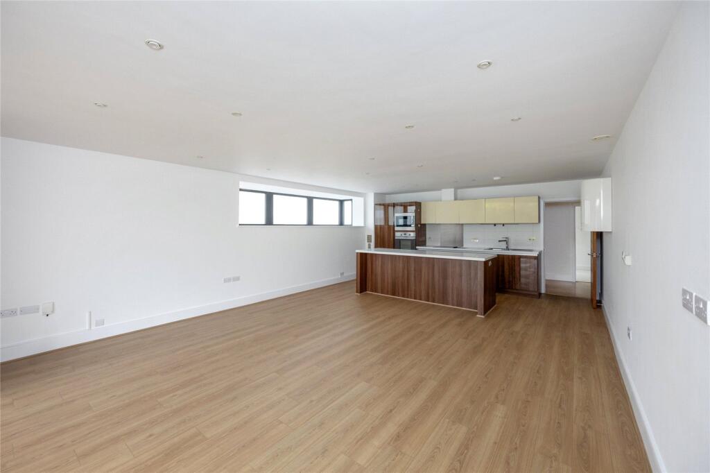 Apartment in Worthing, West Sussex - View 4
