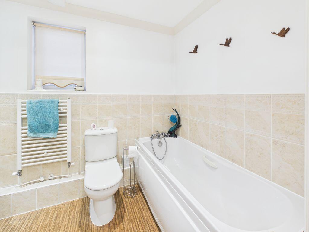 Apartment in Tonbridge and Malling, Brook Street - More