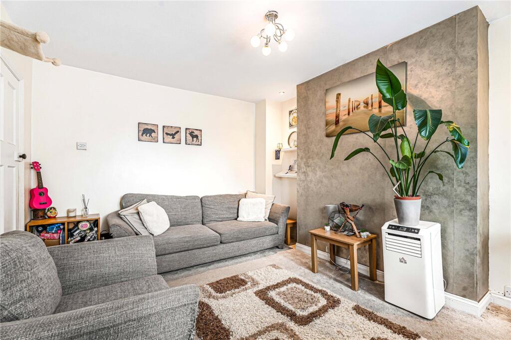 Apartment in Croydon - More