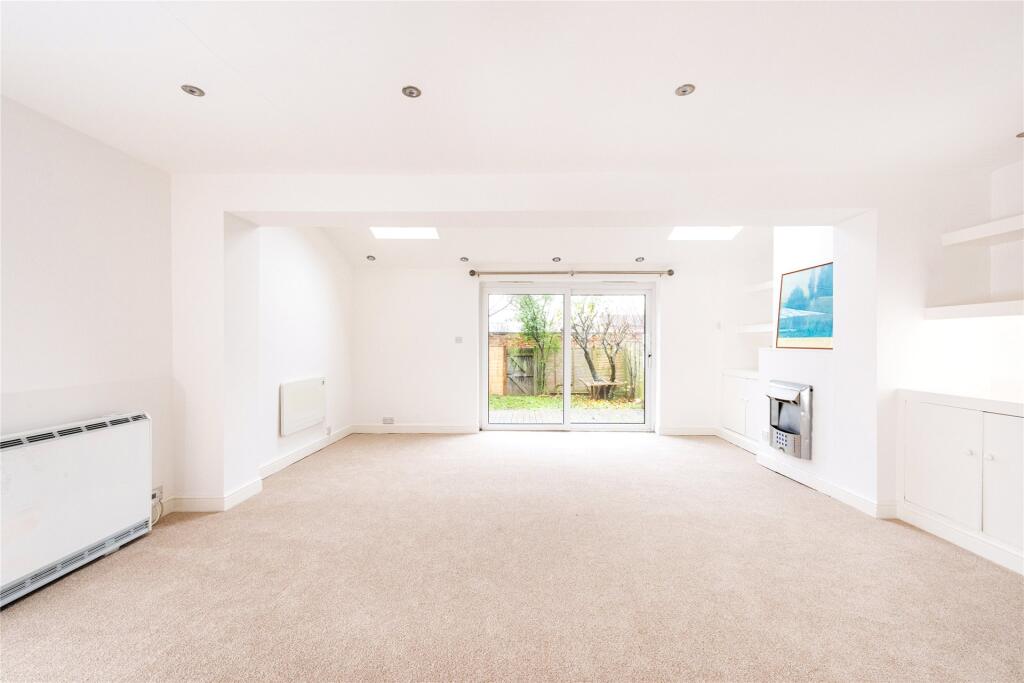 House in North Crawley, City of Milton Keynes - View 2