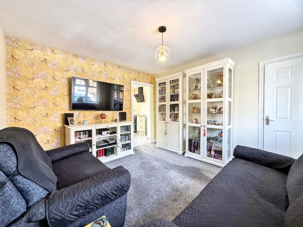 West Crescent, Easington, Peterlee, Durham, SR8 3HQ photo 4