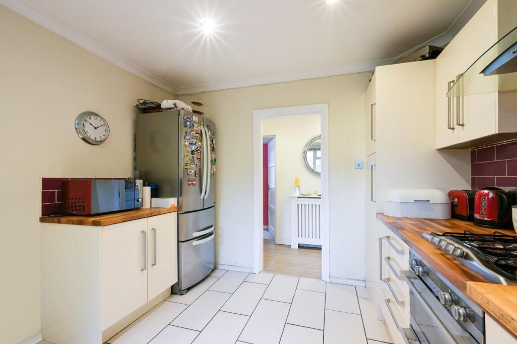 Apartment in Kingston upon Thames - View 5