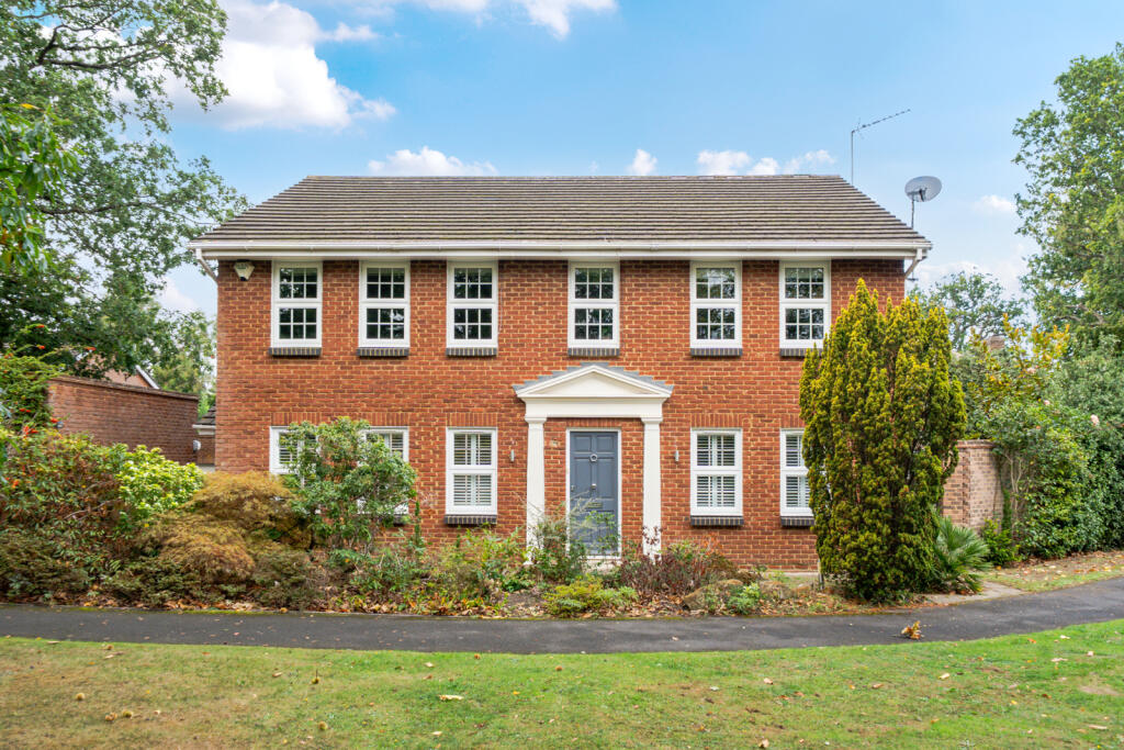 2-bed flat on Burleigh Park, Cobham, KT11, £750,000