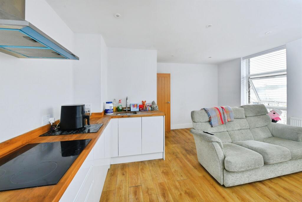 Apartment in Plymouth - View 3