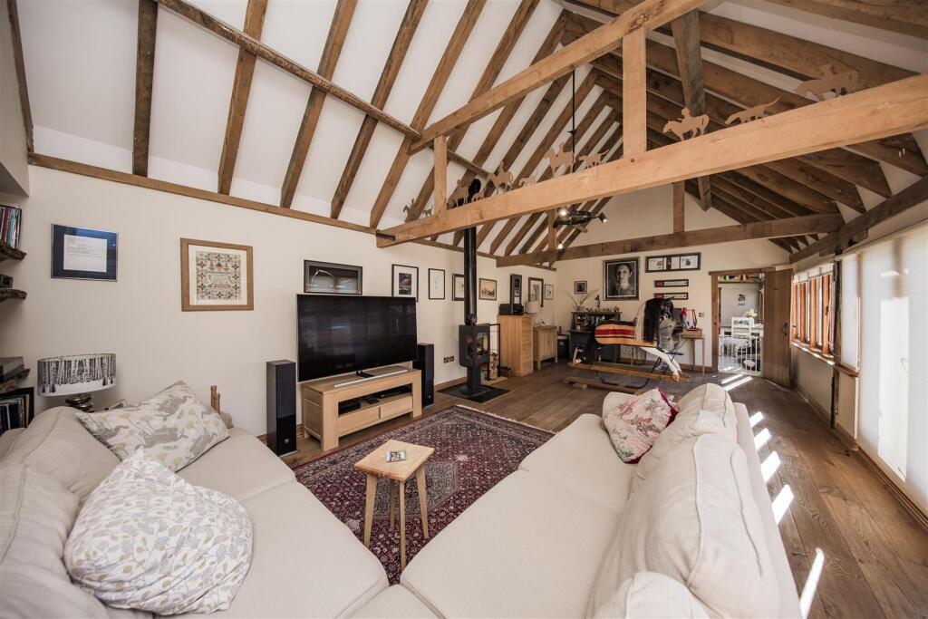 House in Tunbridge Wells, Brenchley - More