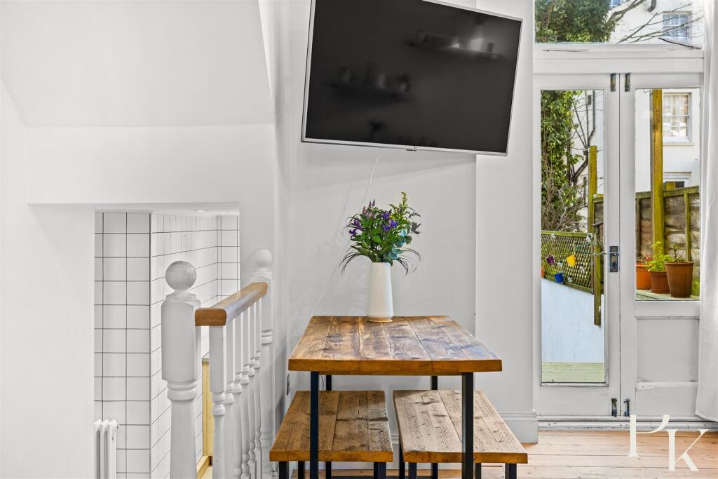 Apartment in Hove, Brunswick - More