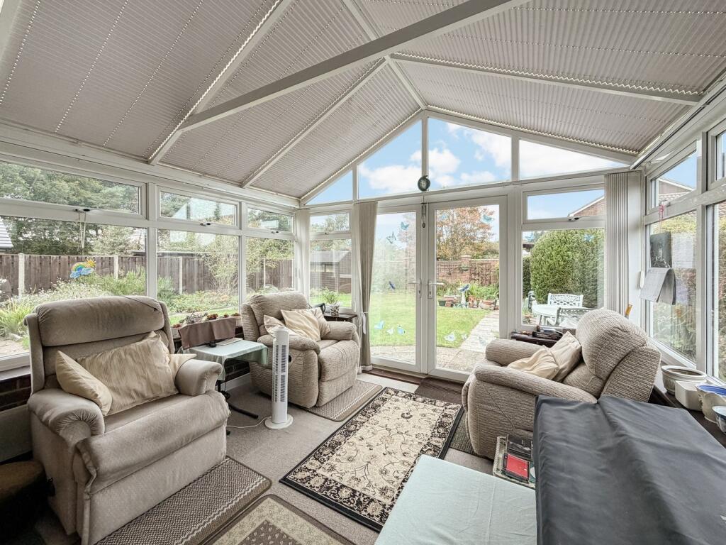 Springfield Avenue, Felixstowe, IP11 - View 3