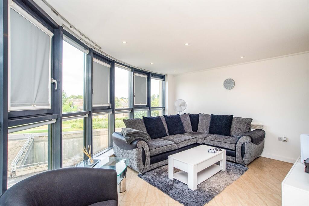 Apartment in Watford - View 2