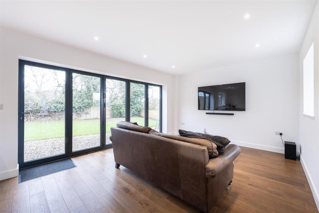House in Harpenden, Roundwood - View 3