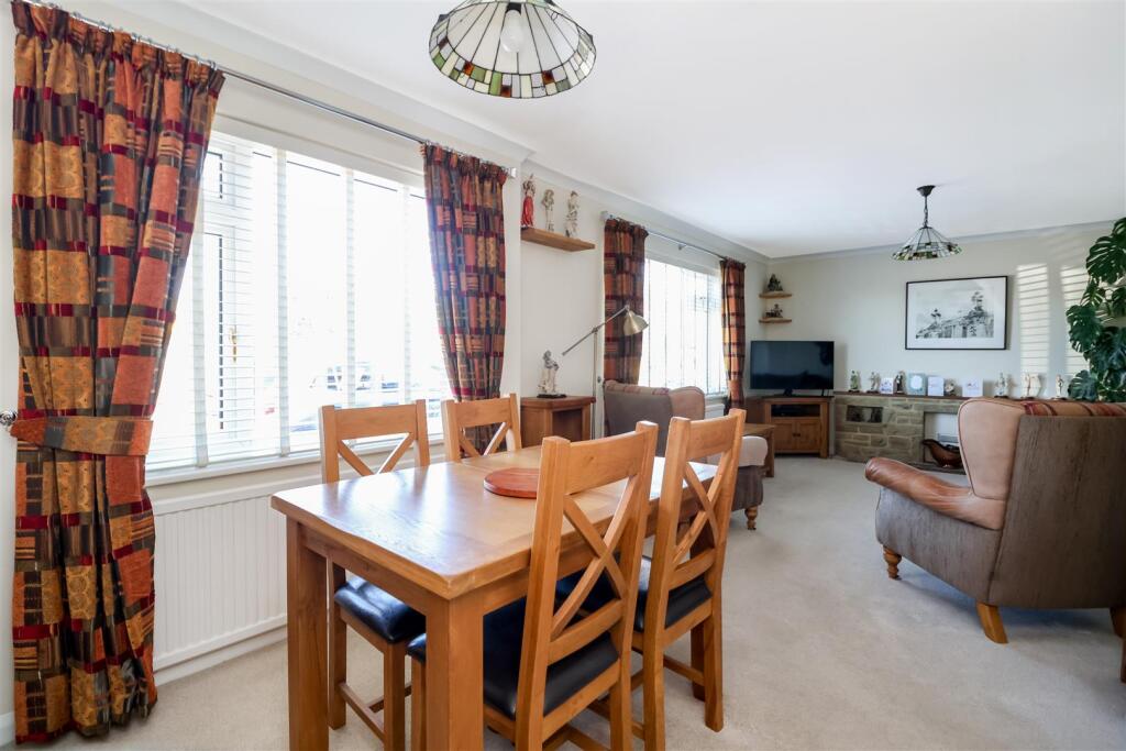 House in Horsham, Littlehaven, North Horsham - More