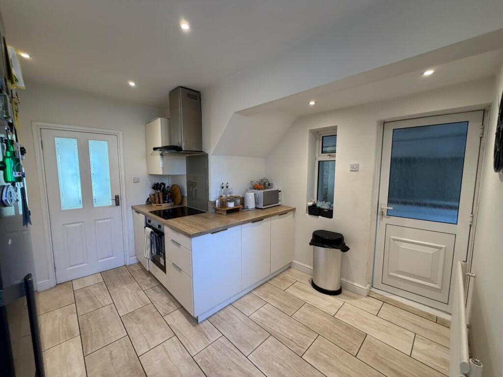 House in Leeds, Allerton Bywater - View 3