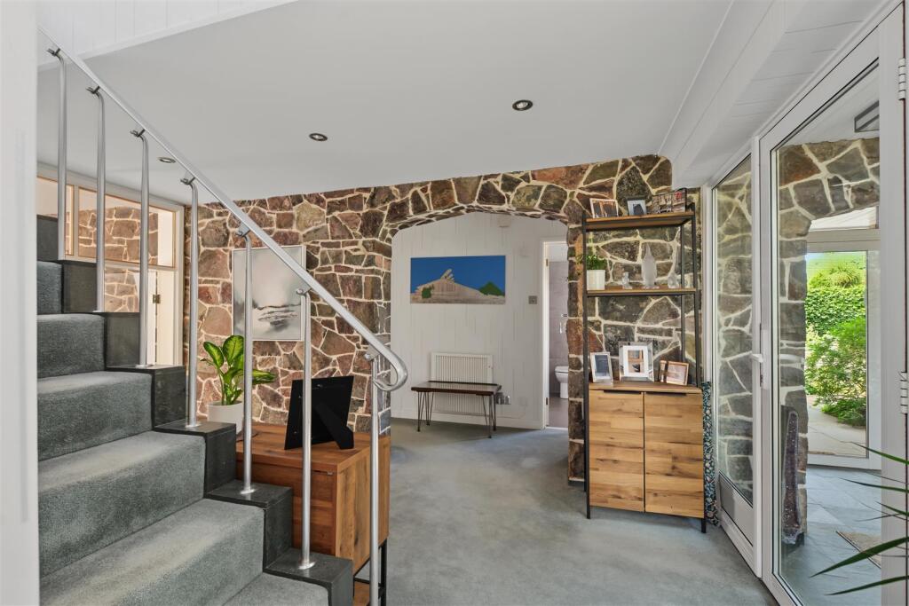 House in Nottingham, Bramcote - View 5