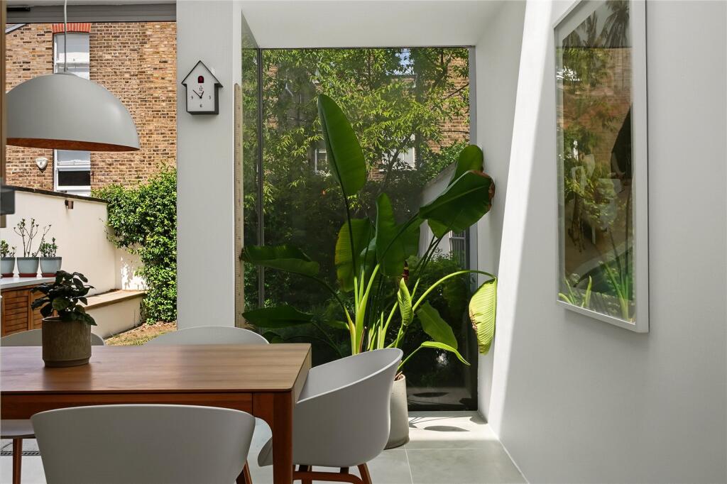 House in London - View 3