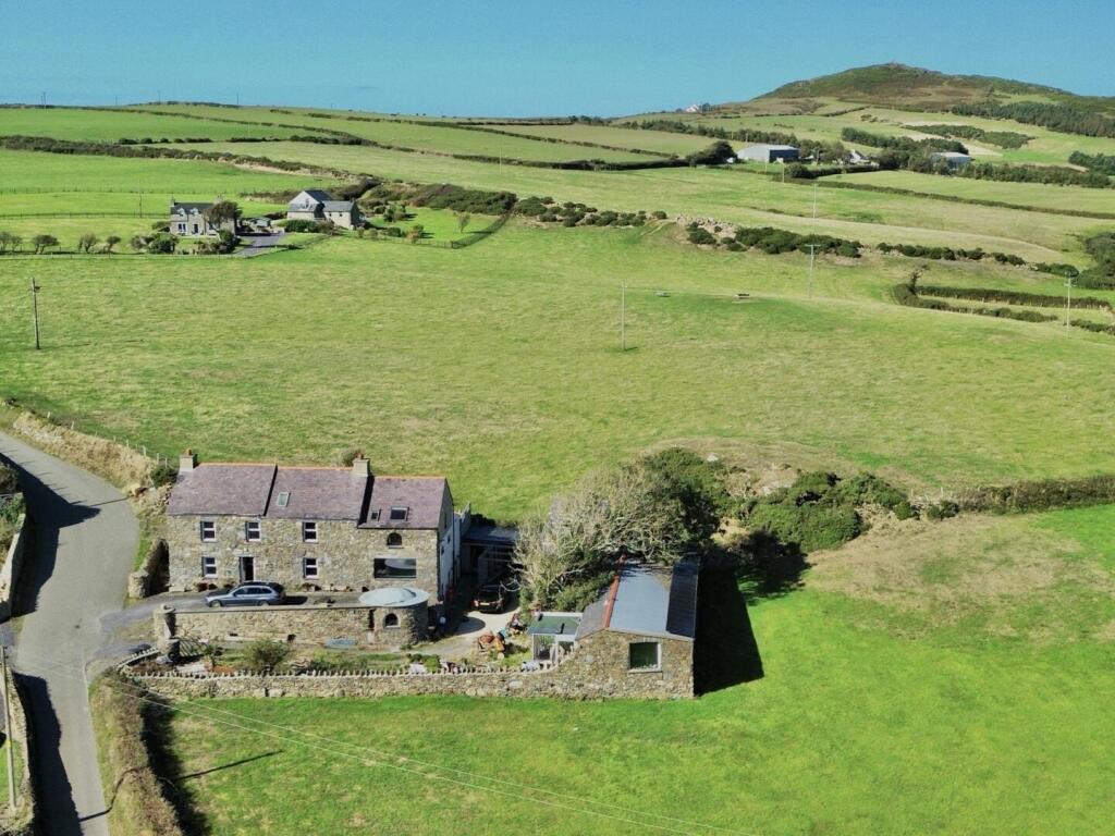 House in Rhydwyn, Cylch-y-Garn - View 2