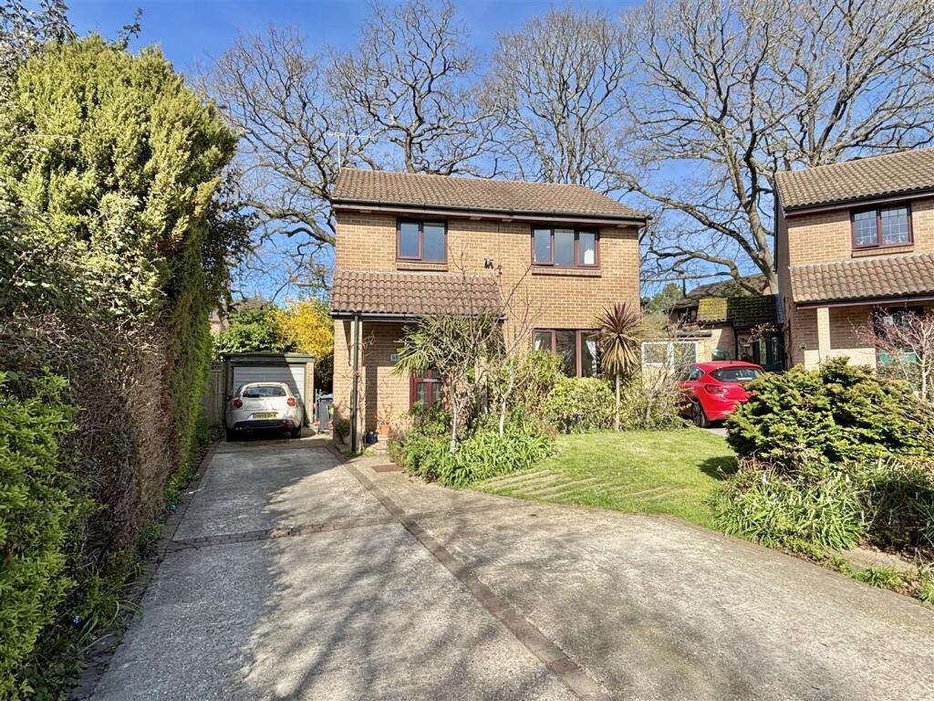 Tarn Drive, Creekmoor