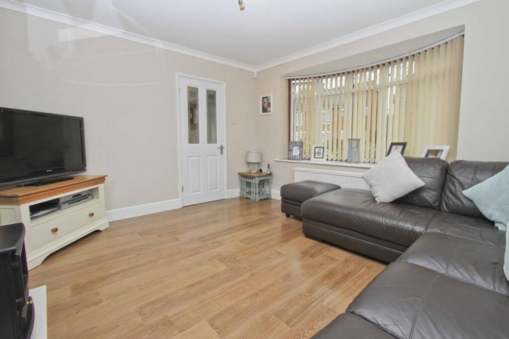 Sullivan Crescent, Harefield, UB9 photo 4