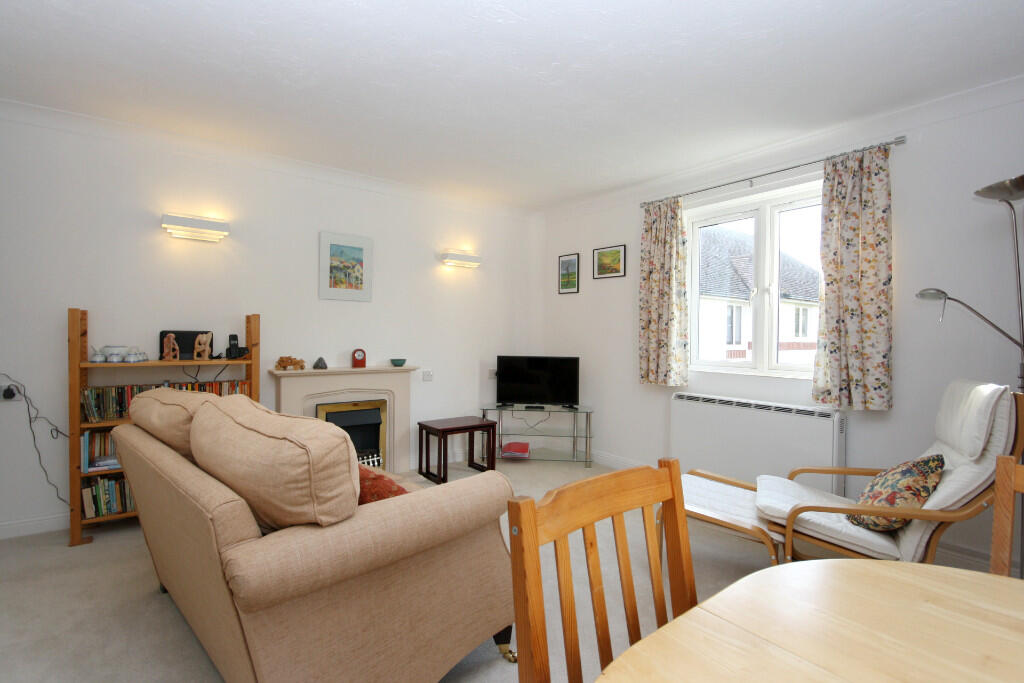 Danestream Court, Milford on Sea photo 3